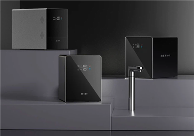 Titẹ gbona pẹlu omi ti n dan